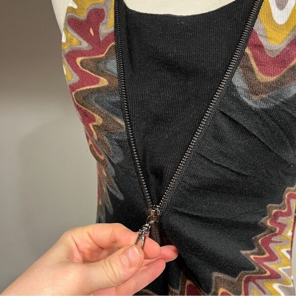 Aryeh Multicolor Zigzag Pattern sleeveless mini sweater Dress size medium - Picture 9 of 15